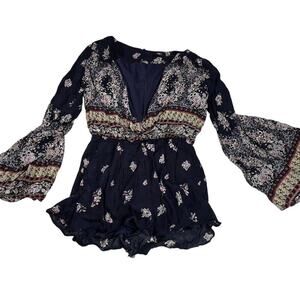 VERY J Small Boho Bell Sleeve Black Floral Romper One Piece Shorts V Neck